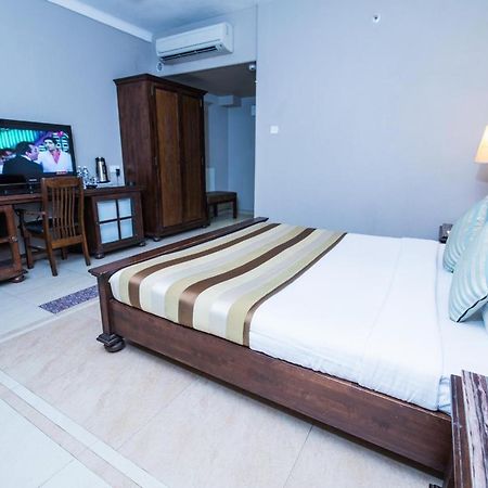 Hotel Le Cypress Bareilly Exterior photo